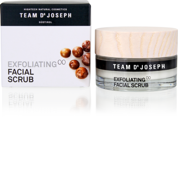 EXFOLIATING FACIAL SCRUB